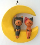 木彫り月に乗った猫（Ｃ）【アジア雑貨の輸入・卸・販売★アジアンスタイルマオ】