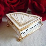 キラキラグランドピアノ・ホワイト　ピューターBOX