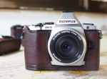 OLYMPUS OM-D/E-M5 専用 レザースナップケース