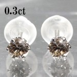 天然ダイヤモンドピアス　0.3ｃｔ　LB1クラス