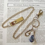  浮き玉とフィッシュフックのチェーン付ホルダー