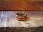 世界中の美しい木材を厳選し、積層、削りだした木製指輪を２０００円均一で♪